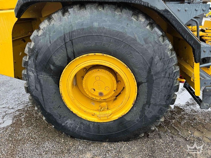 2013-deere-250d-image-28