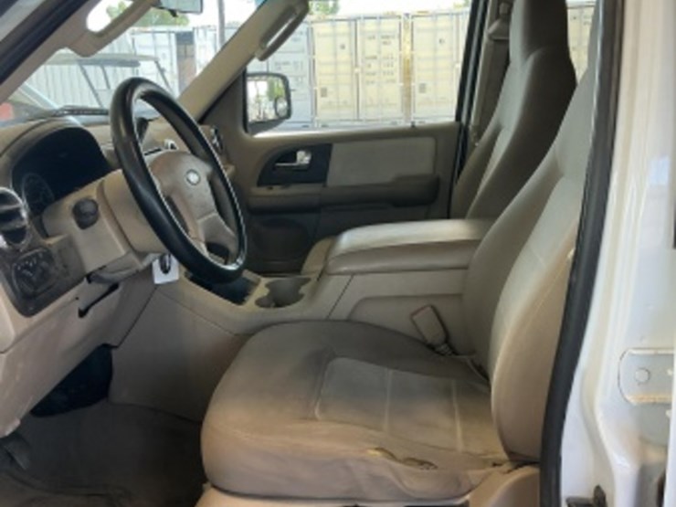 2005-ford-expedition-image-22