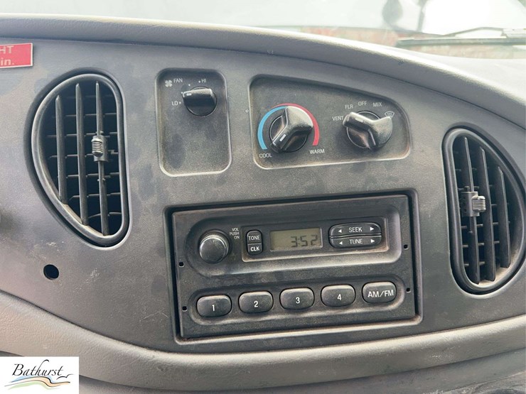 2006-ford-econoline-350-image-26