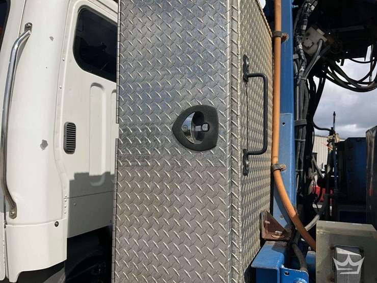 2016-freightliner-114sd-image-33