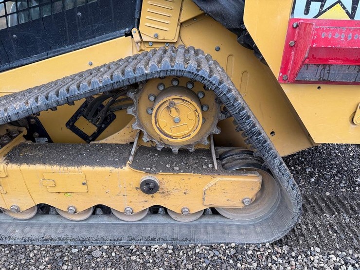 2020-caterpillar-299d3-image-19