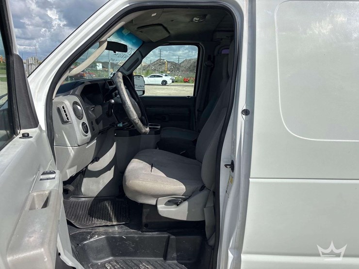 2014-ford-cargo-image-11