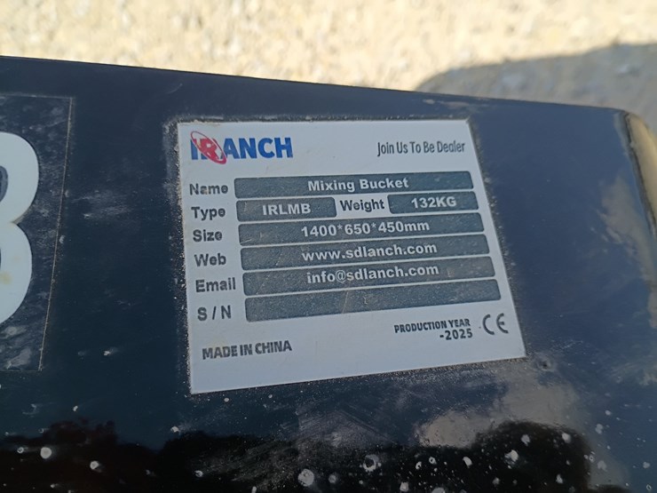 #l65-030-•-lanch-mixing-bucket-mini-skid-steer-attachment-image-13