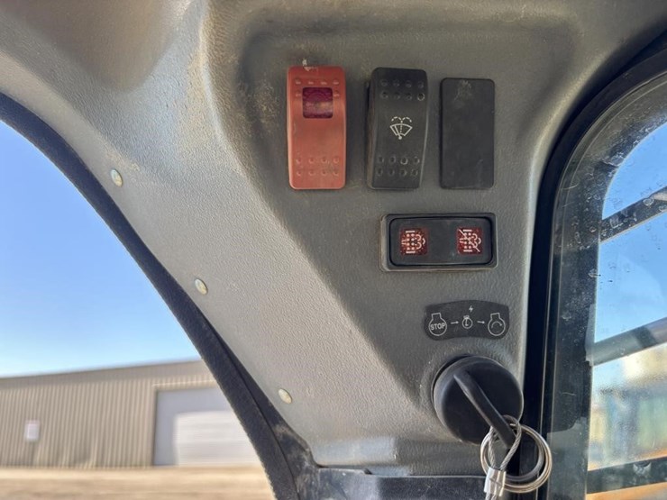 2018-yanmar-s220r-image-32