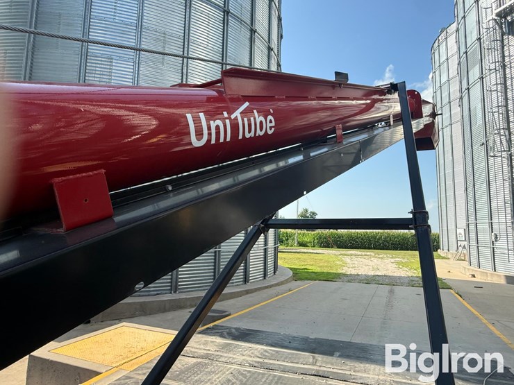 2022-universal-industries-1537-field-loader-self-propel-belt-conveyor-image-20