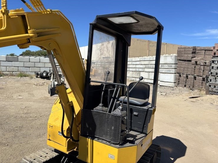 komatsu-pc28uu-image-18