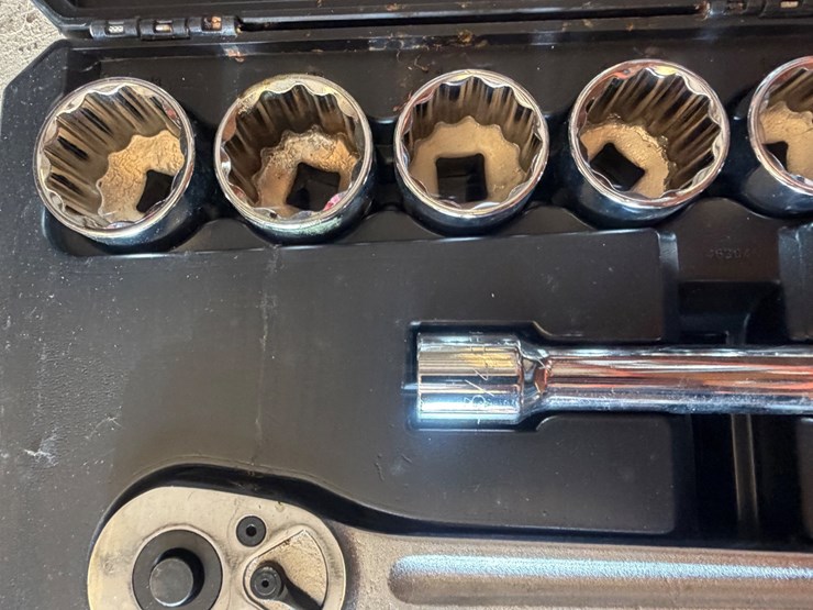 #9-•-craftsman-socket-wrench-set-image-9