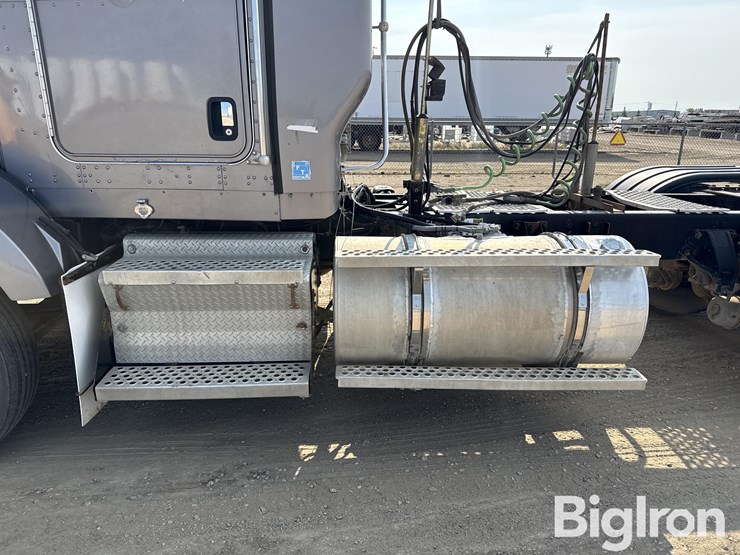 2013-kenworth-t800-image-11