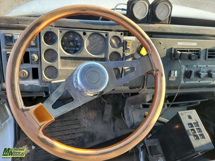 2000-freightliner-fl80-image-19