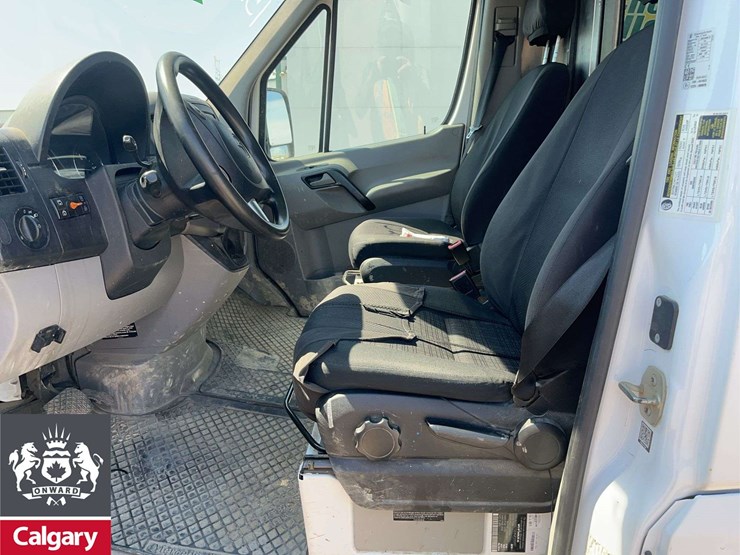 2016-mercedes-benz-sprinter-2500-image-13