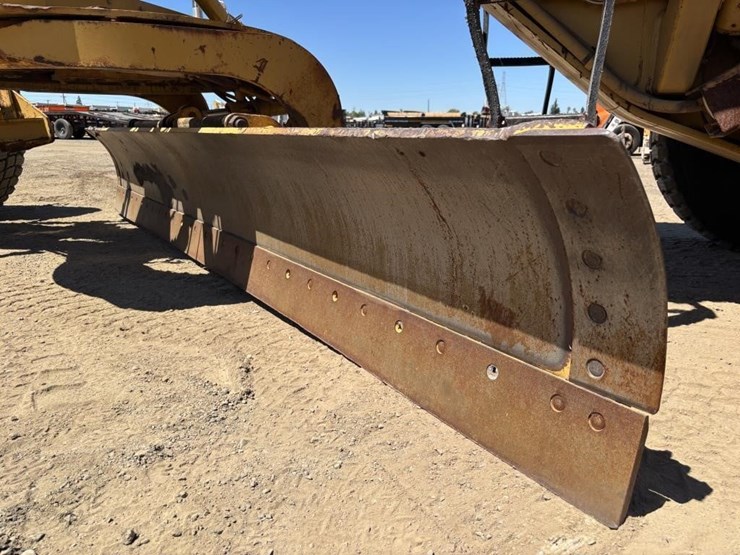 2005-caterpillar-143h-image-10