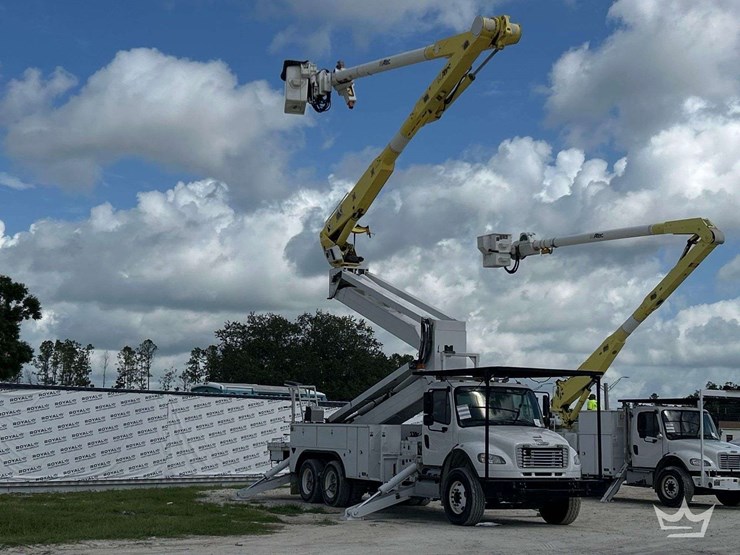 2013-freightliner-m2-106-image-3