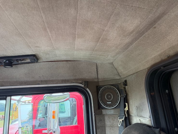 1989-peterbilt-379-image-79