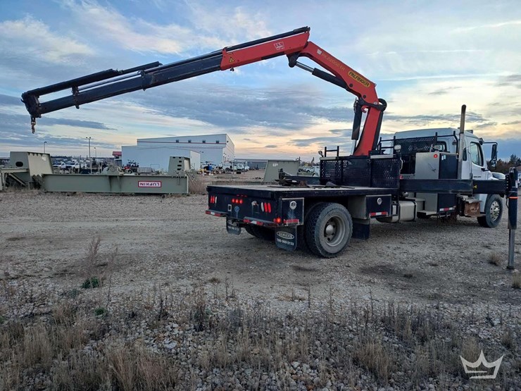 2014-freightliner-m2-106-image-3