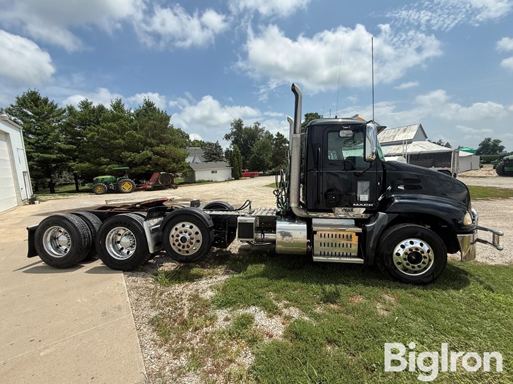 2015-mack-cxu613-t/a-truck-tractor-image-4