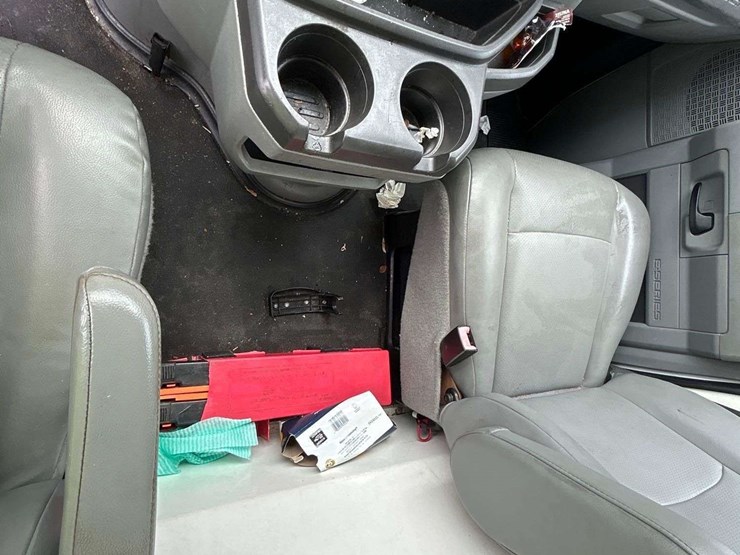 2012-ford-cargo-image-22