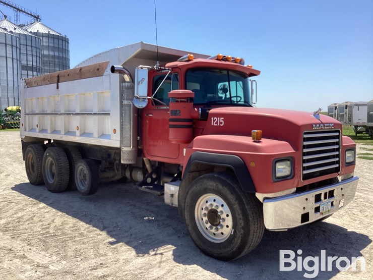 1992-mack-rd690s-image-3