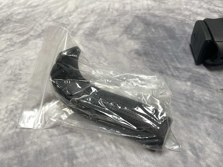 #10861-•-glock-21-gen-4,-45-acp-semi-auto-pistol,-sn:-agcz459-image-14