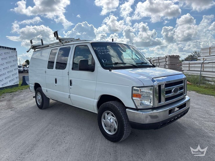 2014-ford-cargo-image-2