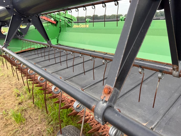 2015-john-deere-630d-image-41