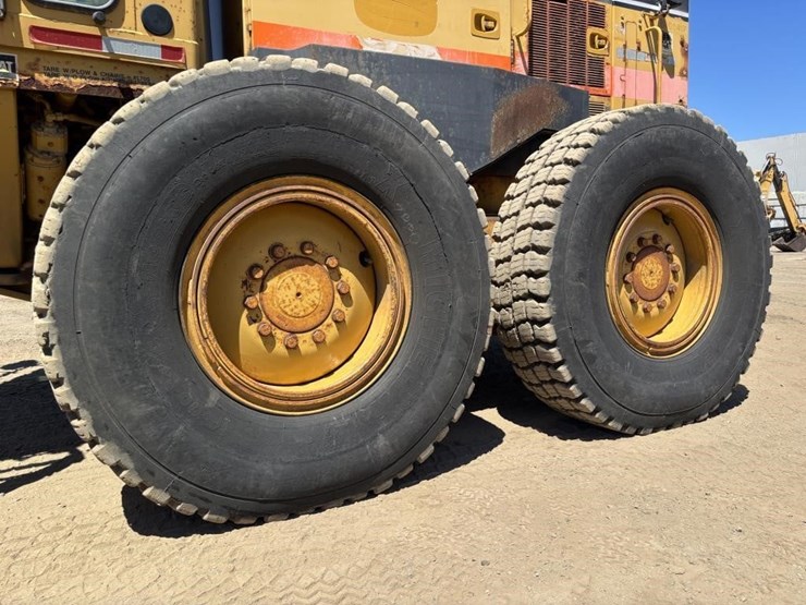 2005-caterpillar-143h-image-33