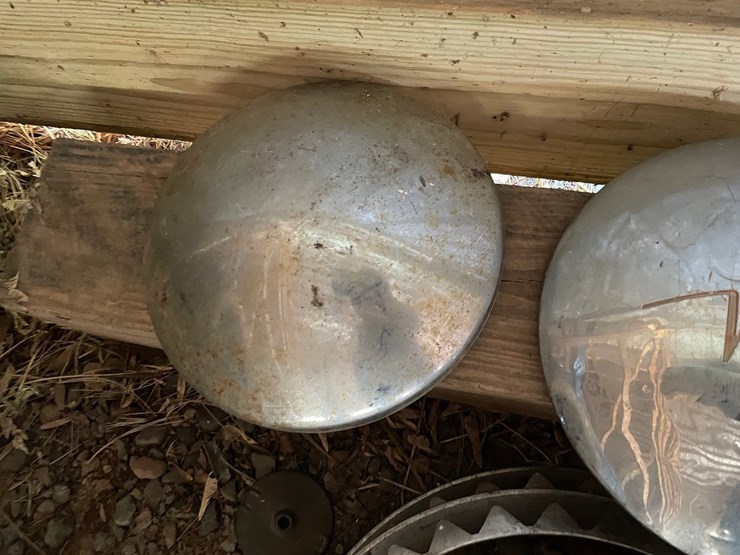 #1234-•-various-classic-car-hubcaps-image-8