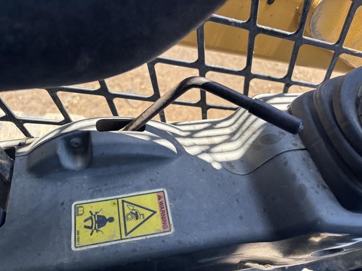 2018-caterpillar-259d-image-27