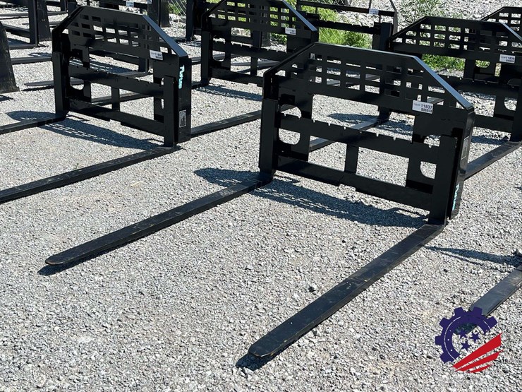 unused-2026-future-ft-dhc-skid-steer-forks---[skid-steer-attachments]-attachment-image-1