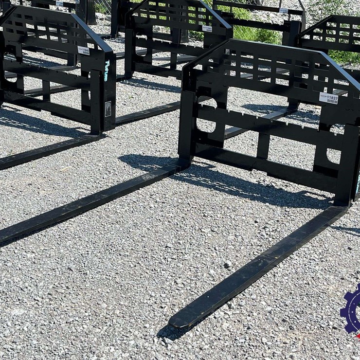 Unused 2026 FUTURE FT-DHC Skid Steer Forks - [Skid Steer Attachments] Attachment