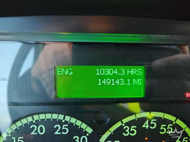 2014-freightliner-m2-106-image-10