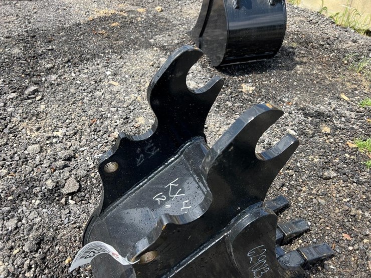 12”-quick-attach-excavator-bucket-for-kx40-image-5