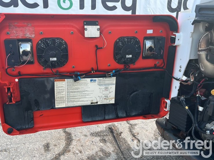 2020-bobcat-t870-image-25