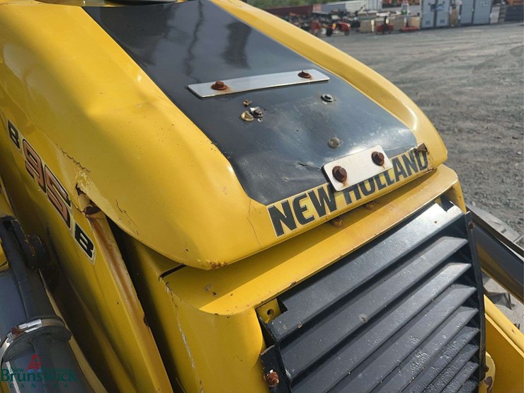 new-holland-b95b-image-16
