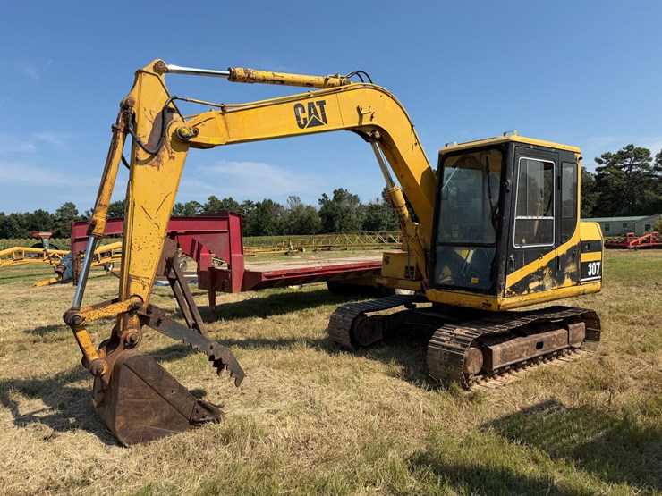 caterpillar-307-image-1