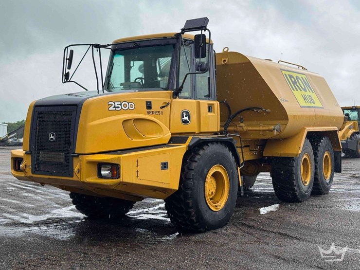 2013-deere-250d-image-1