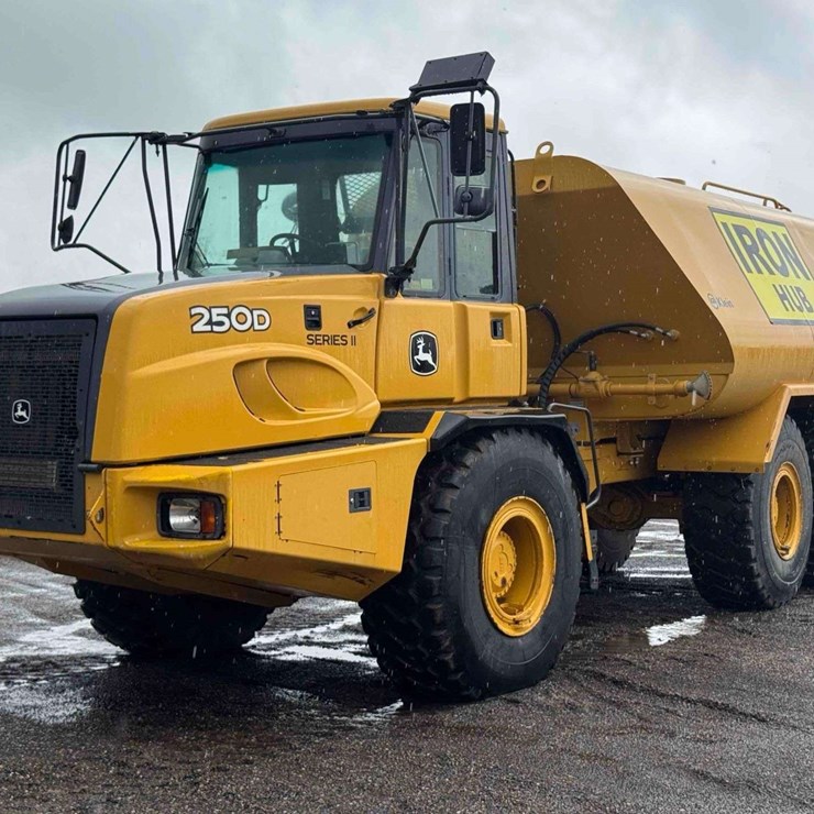2013 DEERE 250D