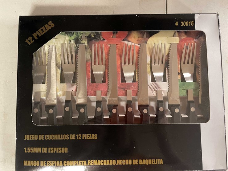 #10812-•-meat-eaters-12-piece-steak-knife-set-image-2