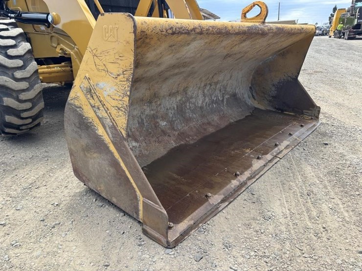 2022-caterpillar-430-image-11