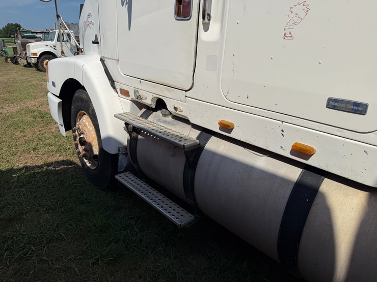#52620-•-1990-whitegmc-wia-areo-series-sleeper-t/a-truck-tractor-4v1wdbjf3ln629984-inv#52620-image-33