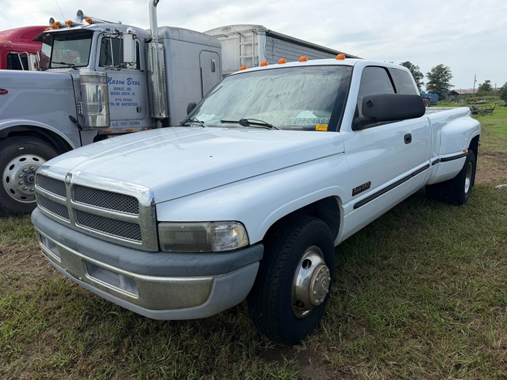 1998-dodge-ram-3500-image-1