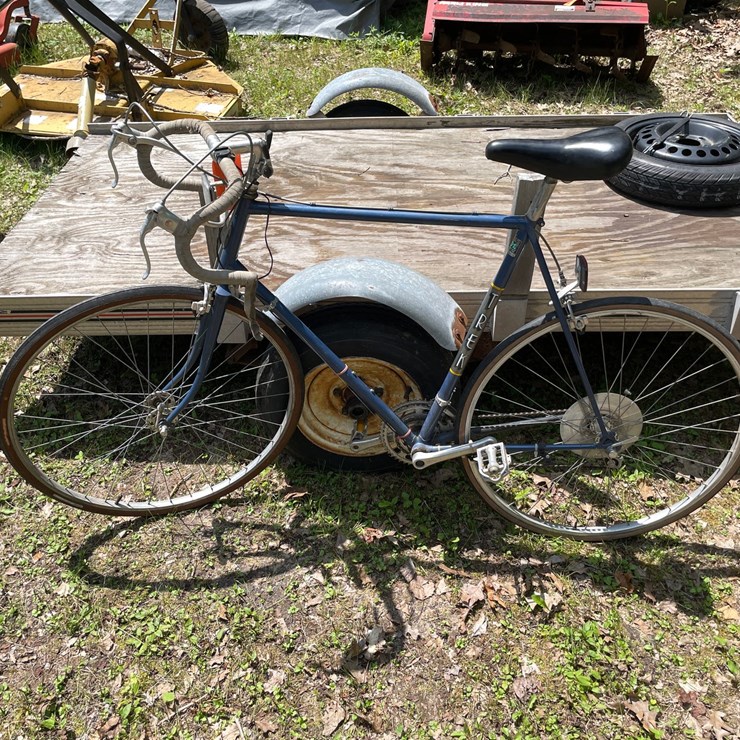#6176 • (2) Bicycles