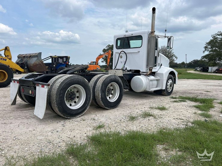 2006-peterbilt-385-image-3