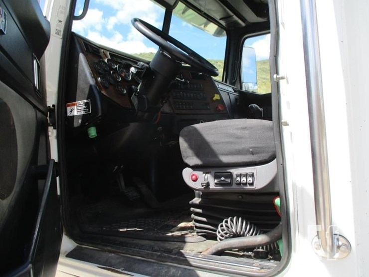 2019-western-star-4900-image-8