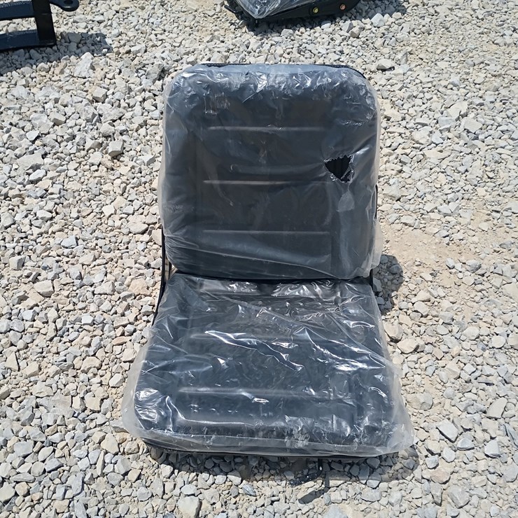 #L63-023 • Mini Equipment Seat