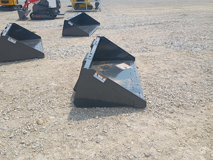 #l73-066-•-wolverine-66"-bucket-skid-steer-attachment-image-4