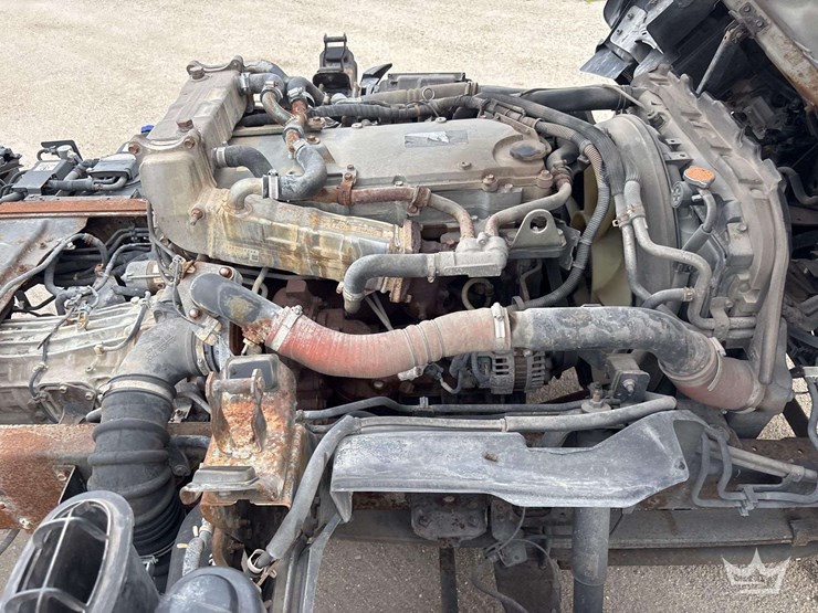 2011-isuzu-npr-image-9