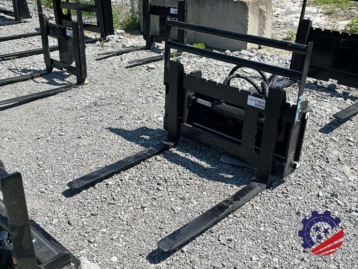 unused-2026-future-ft-cyhc-mini-skid-steer-side-shift-fork-attachment-image-1