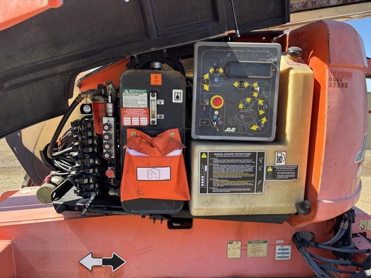 2003-jlg-600a-image-26