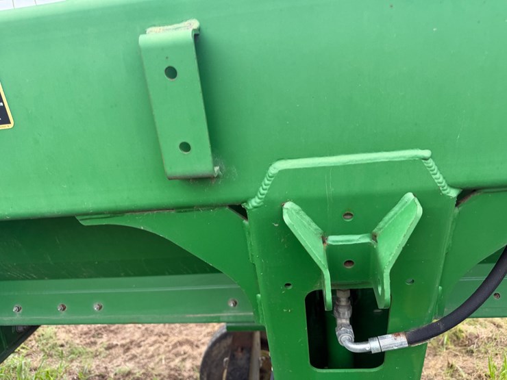 2015-john-deere-630d-image-11