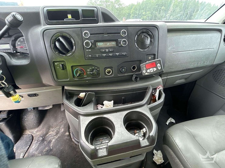 2012-ford-cargo-image-23
